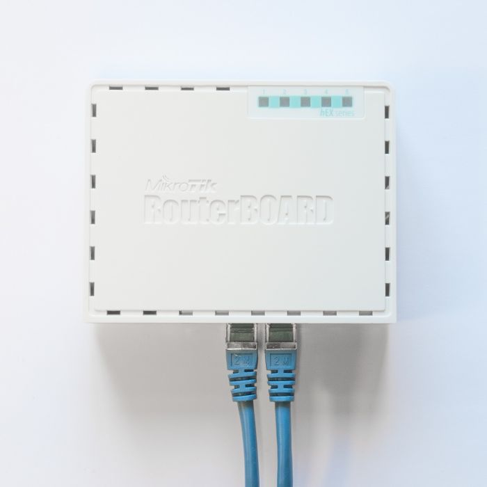 Mikrotik usmerjevalnik RB750GR3