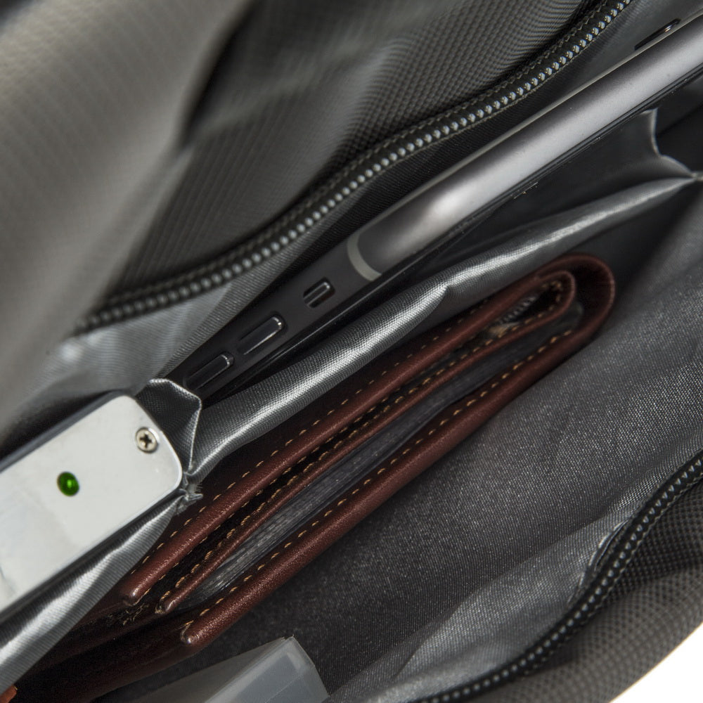 RivaCase nahrbtnik za prenosni računalnik do velikosti 15,6" 8660 siv