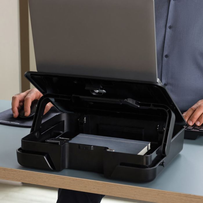 Fellowes BREYTA prenosna torba z vgrajenim stojalom za prenosni računalnik, črna