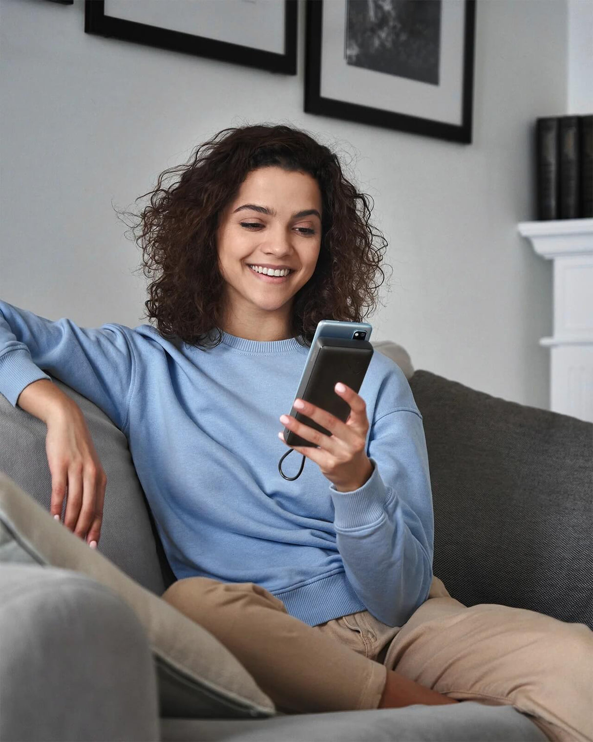 VEGER prenosna baterija z vgrajenimi kabli C20 20000 mAh, črna