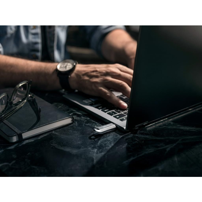 SanDisk 512GB Ultra Luxe USB-C 3.2 USB ključ