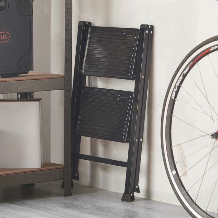 VonHaus kovinska dvostopenjska vitka lestev črna