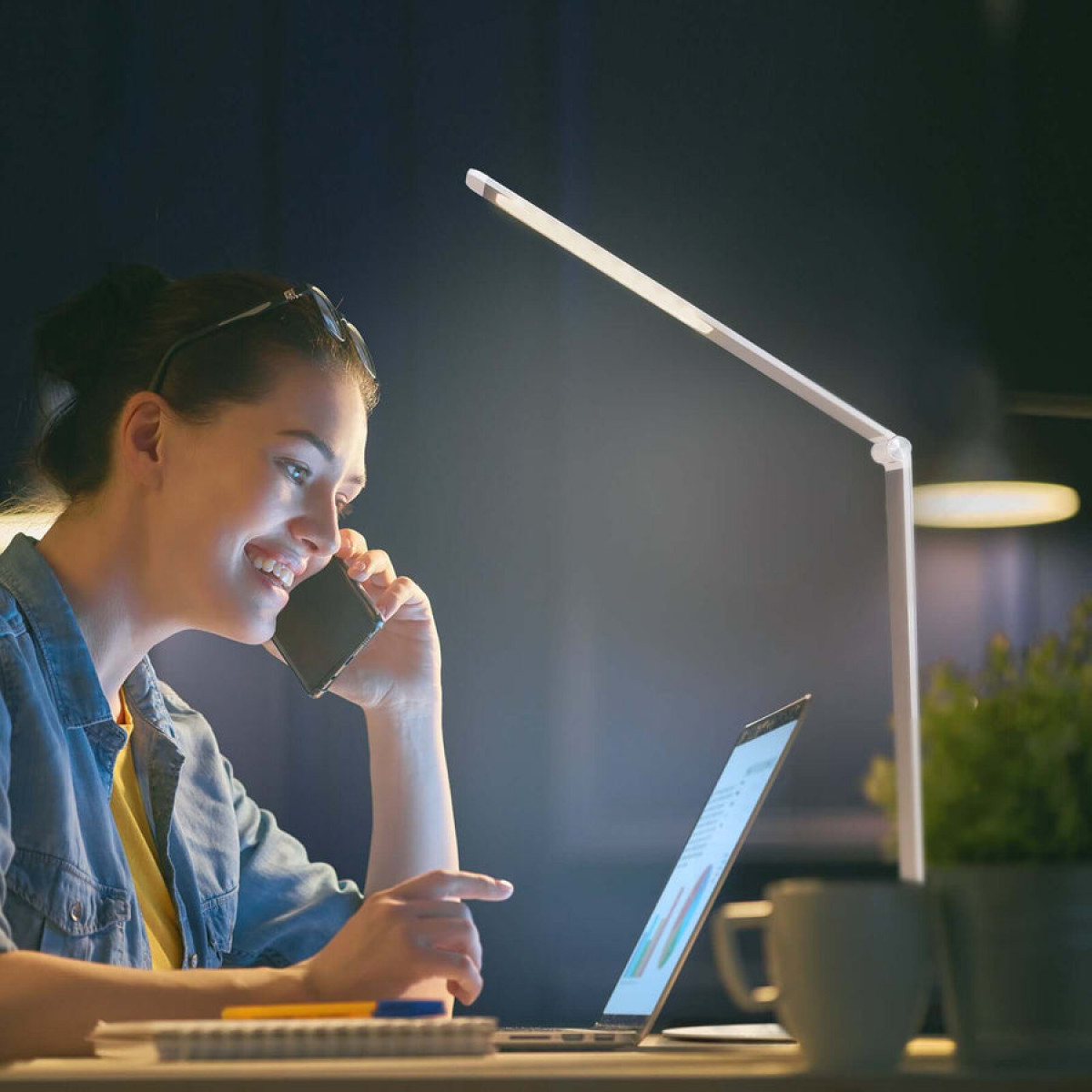 TaoTronics ultra tanka led namizna svetilka TT-DL22_1 srebrna