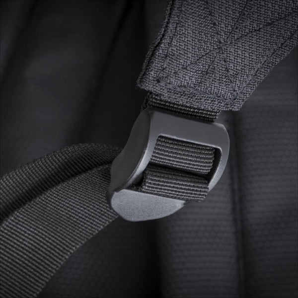 RivaCase nahrbtnik za prenosnik 15,6" 8065 črn