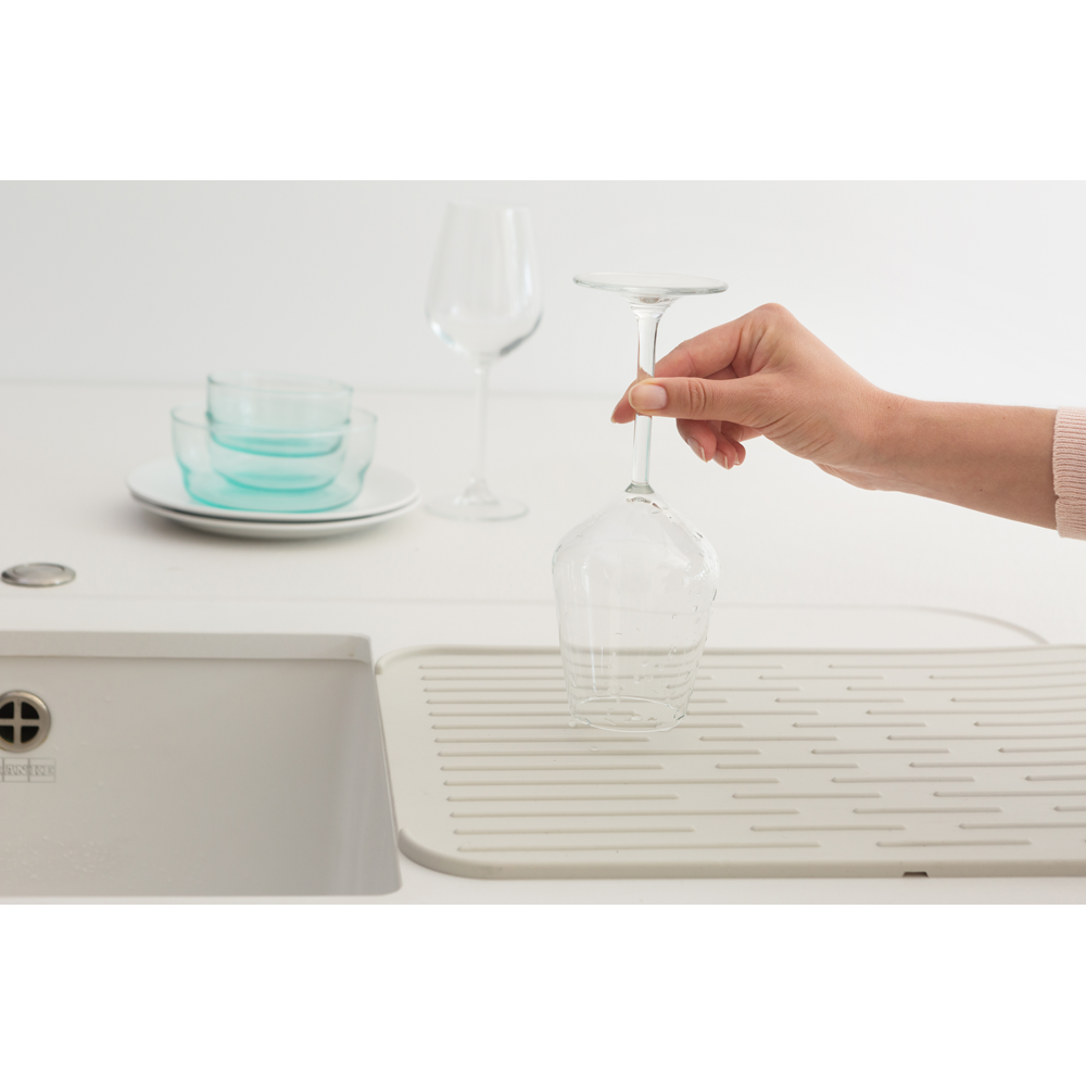 Brabantia silikonska podloga za sušenje posode bela 117466