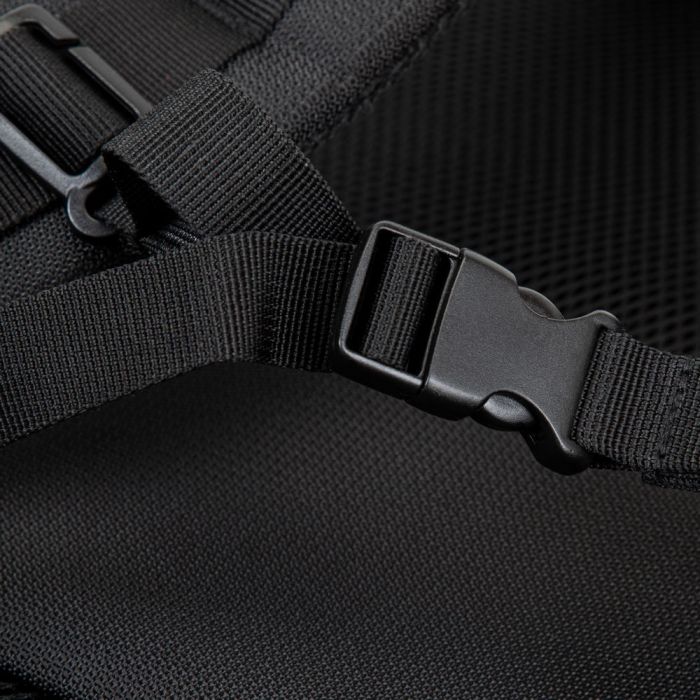 RivaCase ECO nahrbtnik za prenosnik 17.3 8461 črn