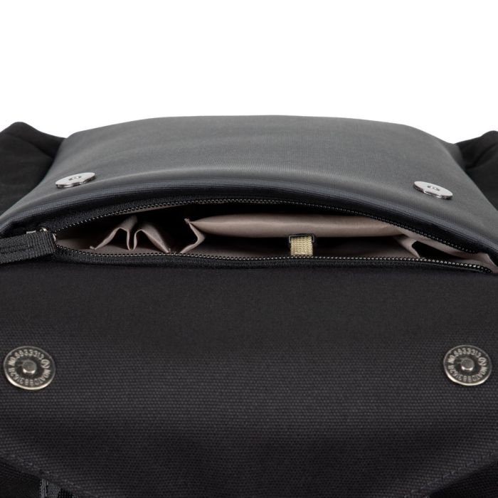 RivaCase nahrbtnik za prenosnik 14 črn 8524