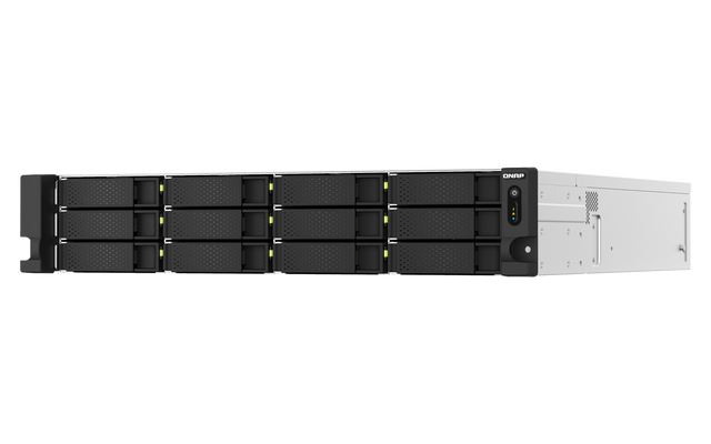 QNAP NAS strežnik za 18 diskov, ram 32GB ECC, mreža 10gbE