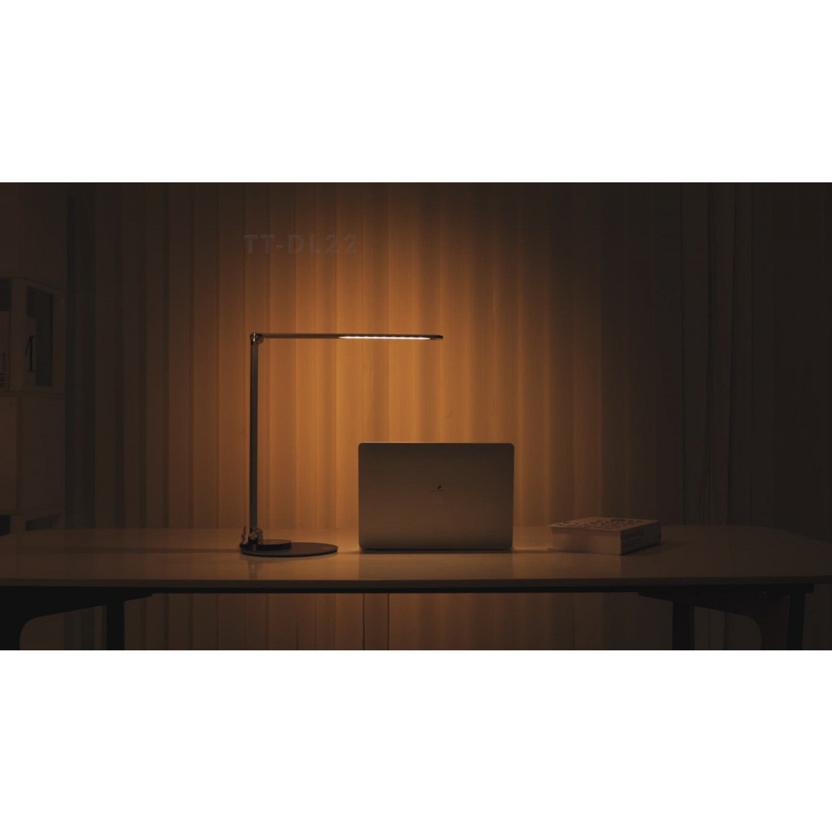 TaoTronics ultra tanka led namizna svetilka TT-DL22_1 srebrna