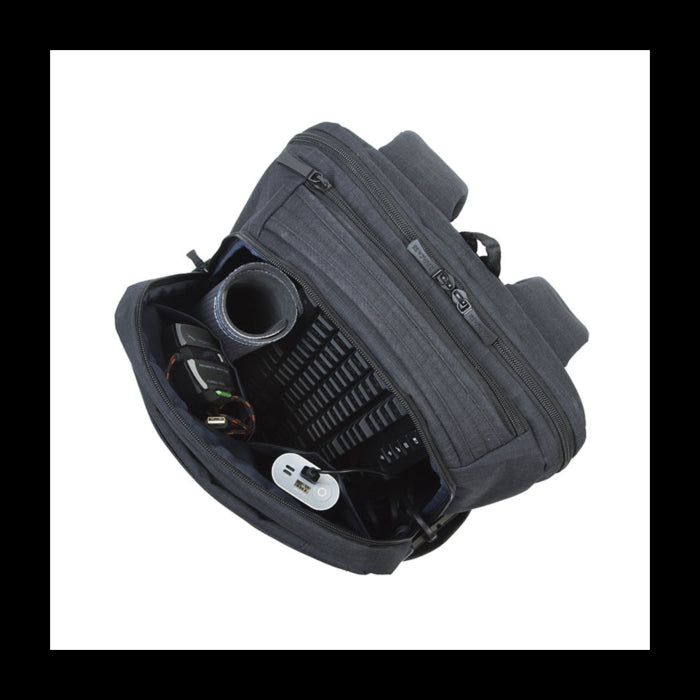 RivaCase črni nahrbtnik za prenosni računalnik 17.3 8365